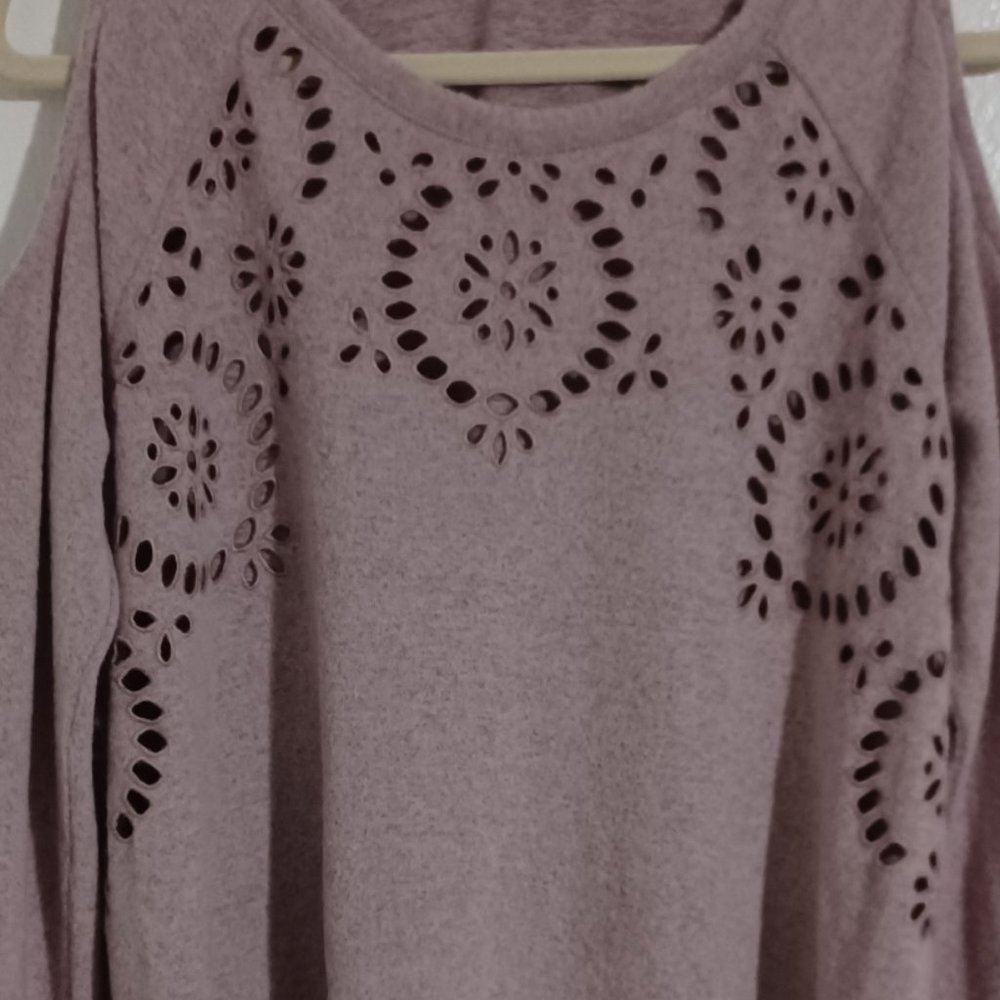 Women's medium cold shoulder sweater purple mauve floral stitching design soft - Picture 2 of 4
